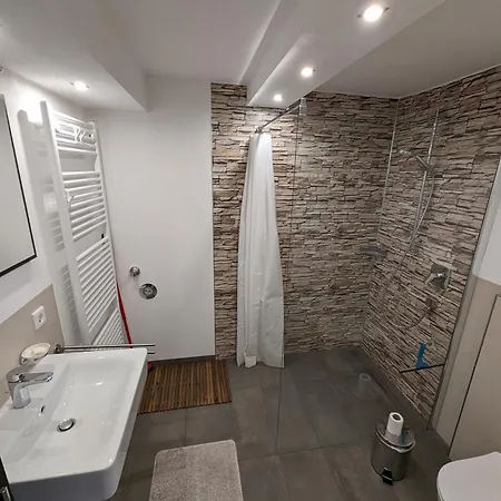 In Der Auszeitoase - 2 Zimmer, Billard, Sauna, Terrasse, Garten, Ladestation, Nahe An Messe Nuernberg *
